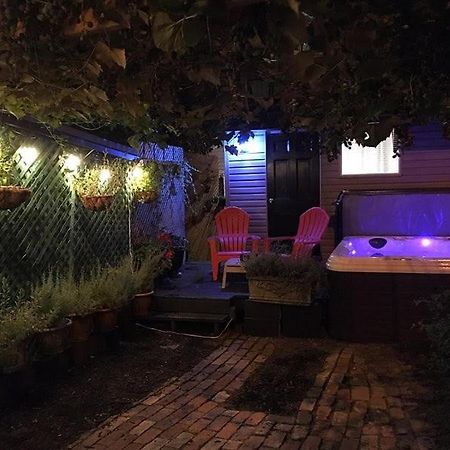 Love-Nest With Private Hot Tub 토론토 외부 사진