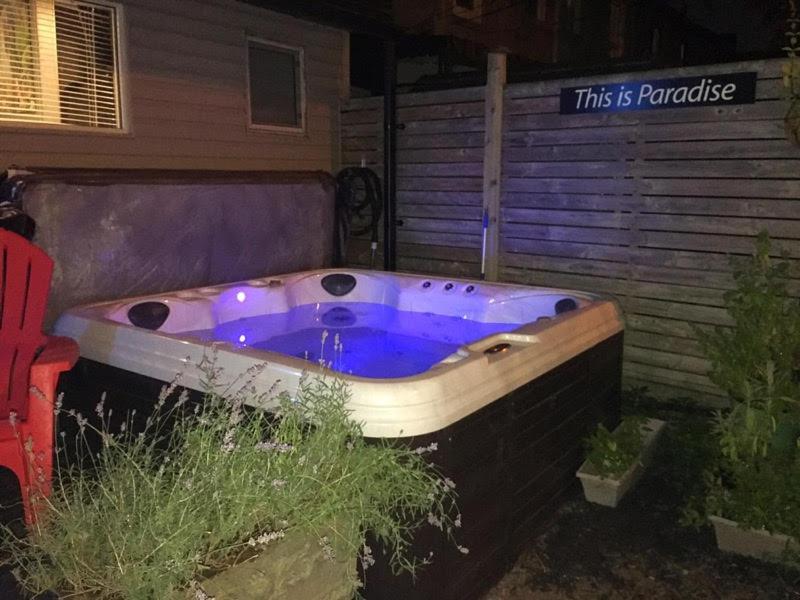 Love-Nest With Private Hot Tub 토론토 외부 사진